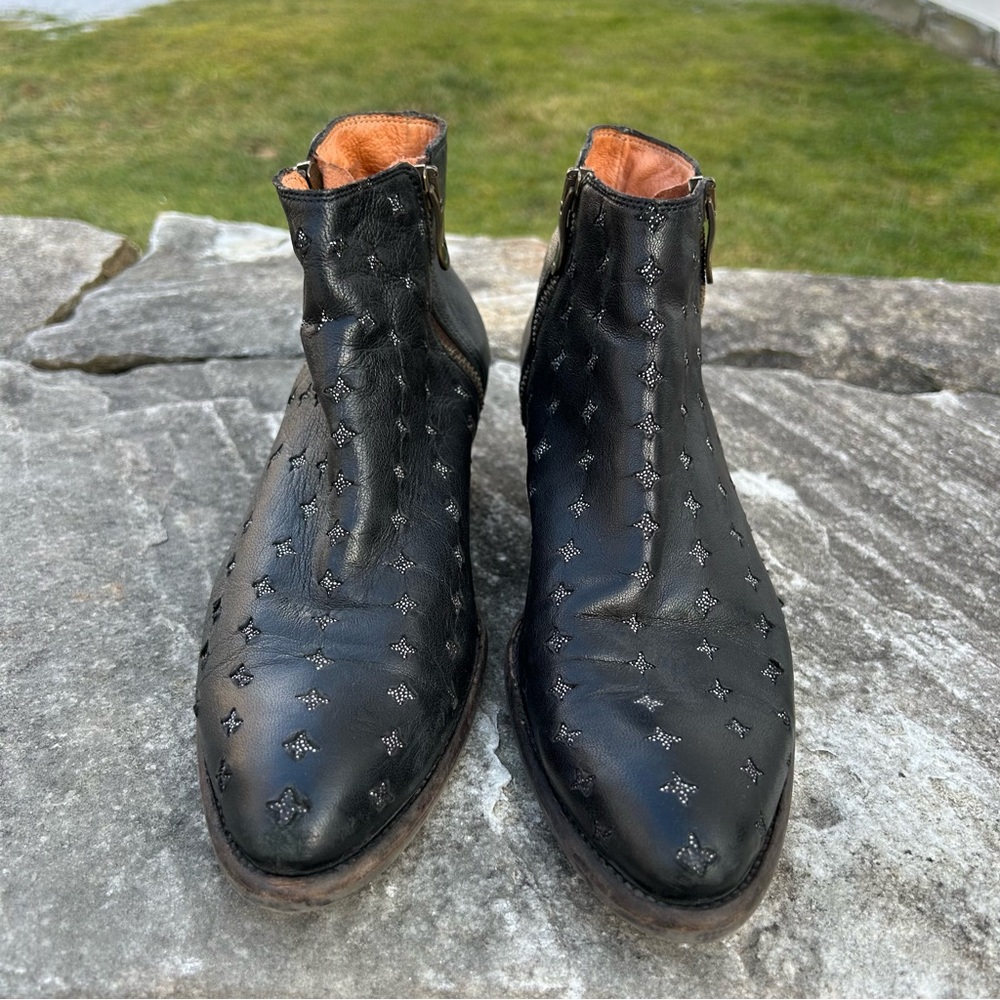 Kanna Borba Black Leather Western Style Star Booties
